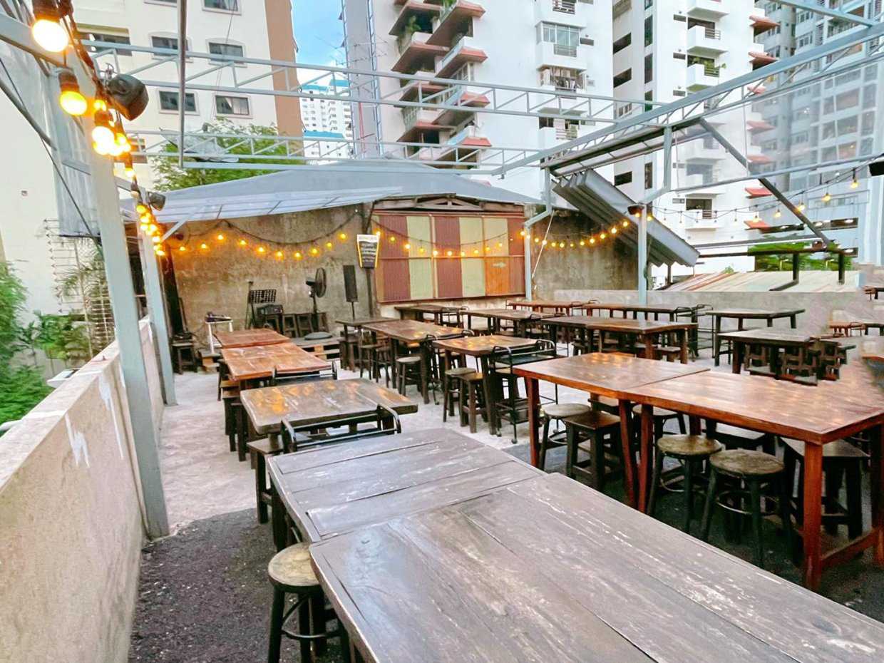 Hidden Square - Bistro & Rooftop Bar : กรุงเทพมหานคร