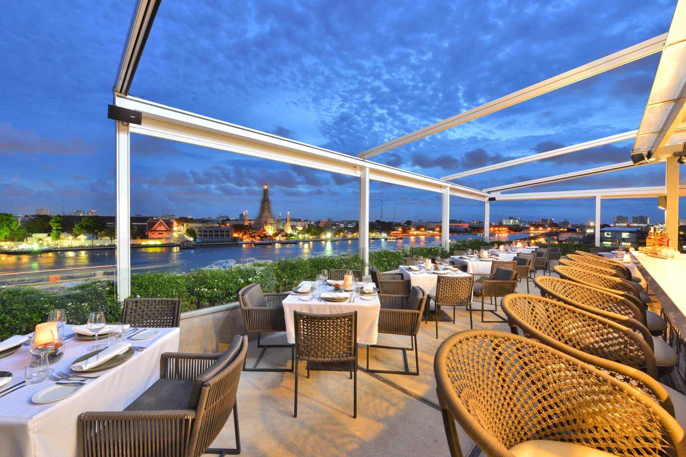 Above Riva Rooftop Bar & Restaurant : กรุงเทพมหานคร