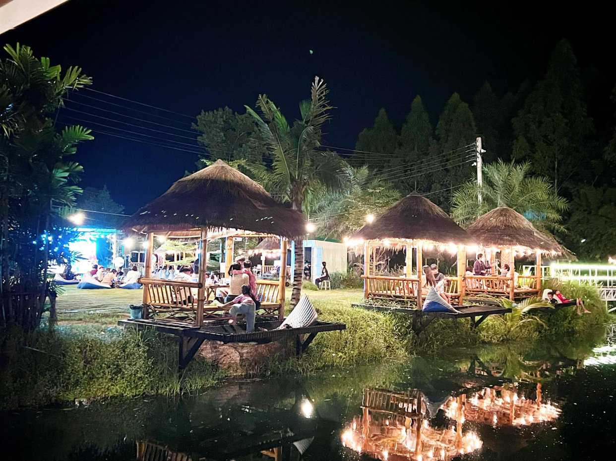 Nana Cafe & Restaurant : Prachin Buri