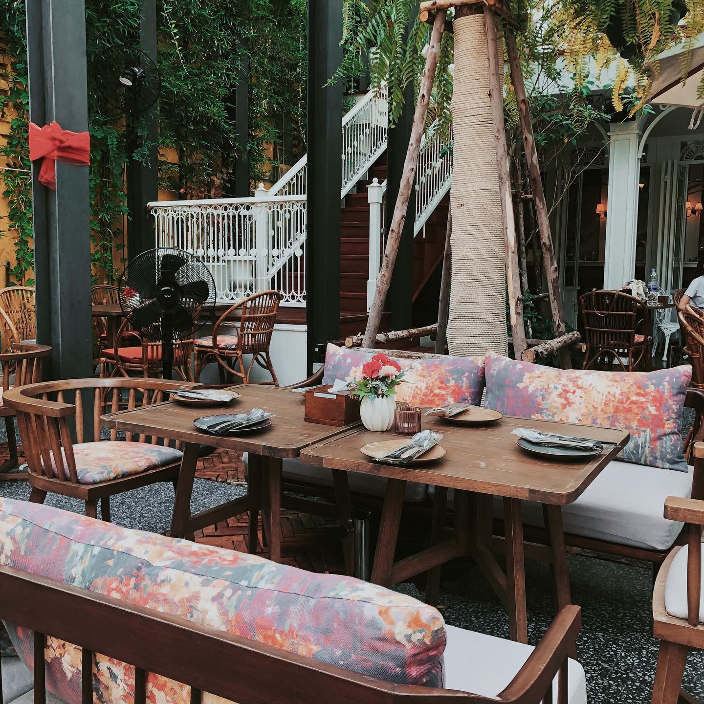 Botanic Backyard Bar & Restaurant (โบตานิค แบล็คยาร์ด) : Bangkok (กรุงเทพมหานคร)