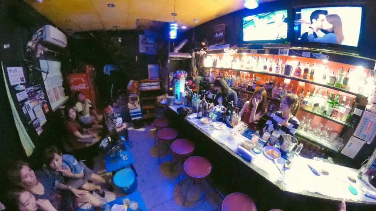 คาราโอเกะ บาร์ วู้ดบอล ทองหล่อ (Karaoke Bar Woodball Thonglor) : กรุงเทพมหานคร (Bangkok)