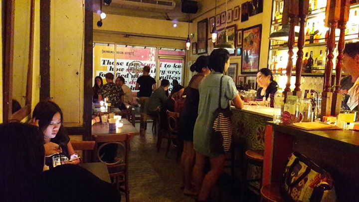 WTF Bar & Gallery (ดับบลิวทีเอฟ แกลอรี่แอนด์บาร์) : Bangkok (กรุงเทพมหานคร)