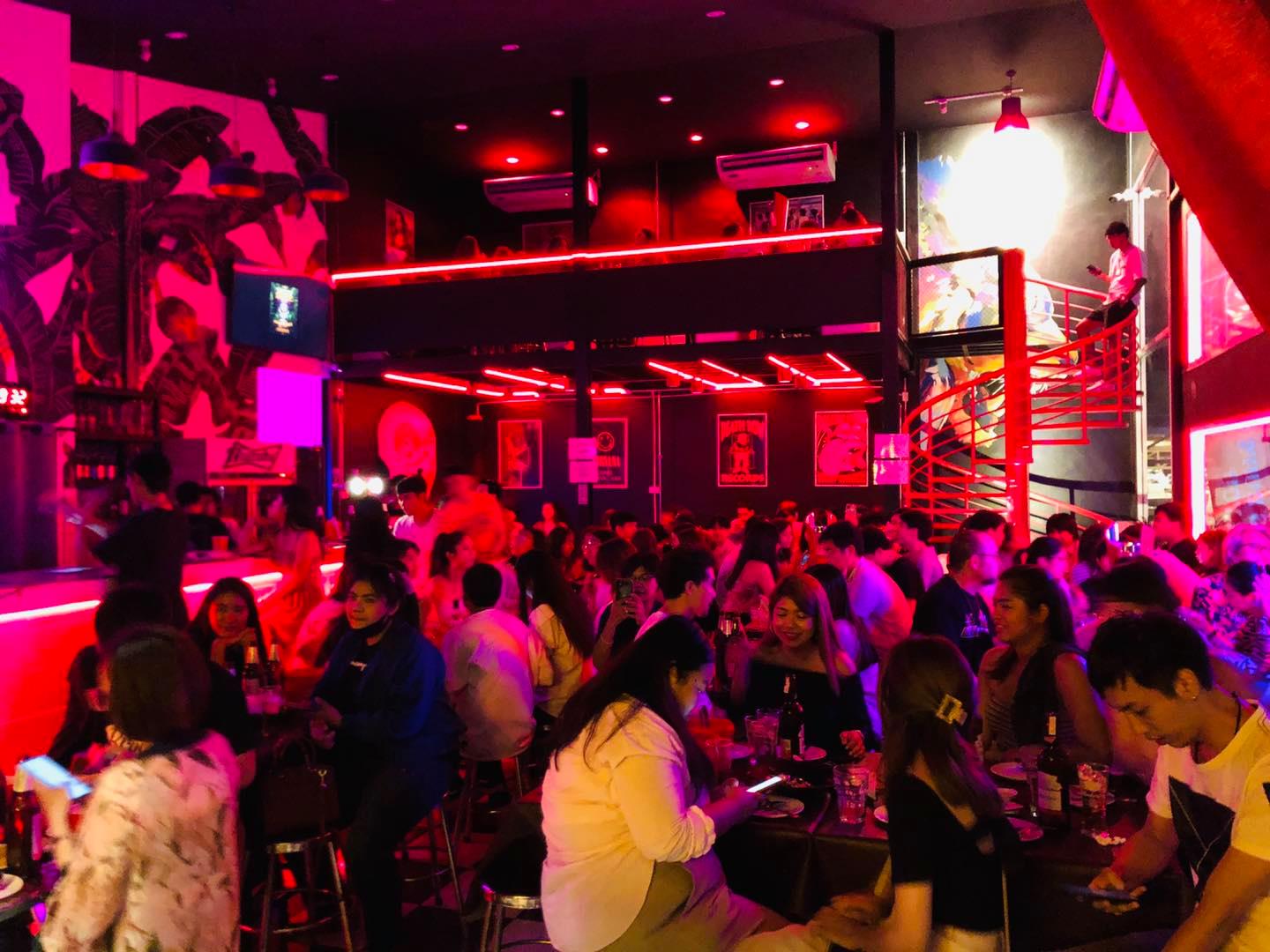 Hakunamatataa bar&bistro (ฮาคูน่า มาทาท่า บาร์ แอนด์ บิสโทร) : Bangkok (กรุงเทพมหานคร)