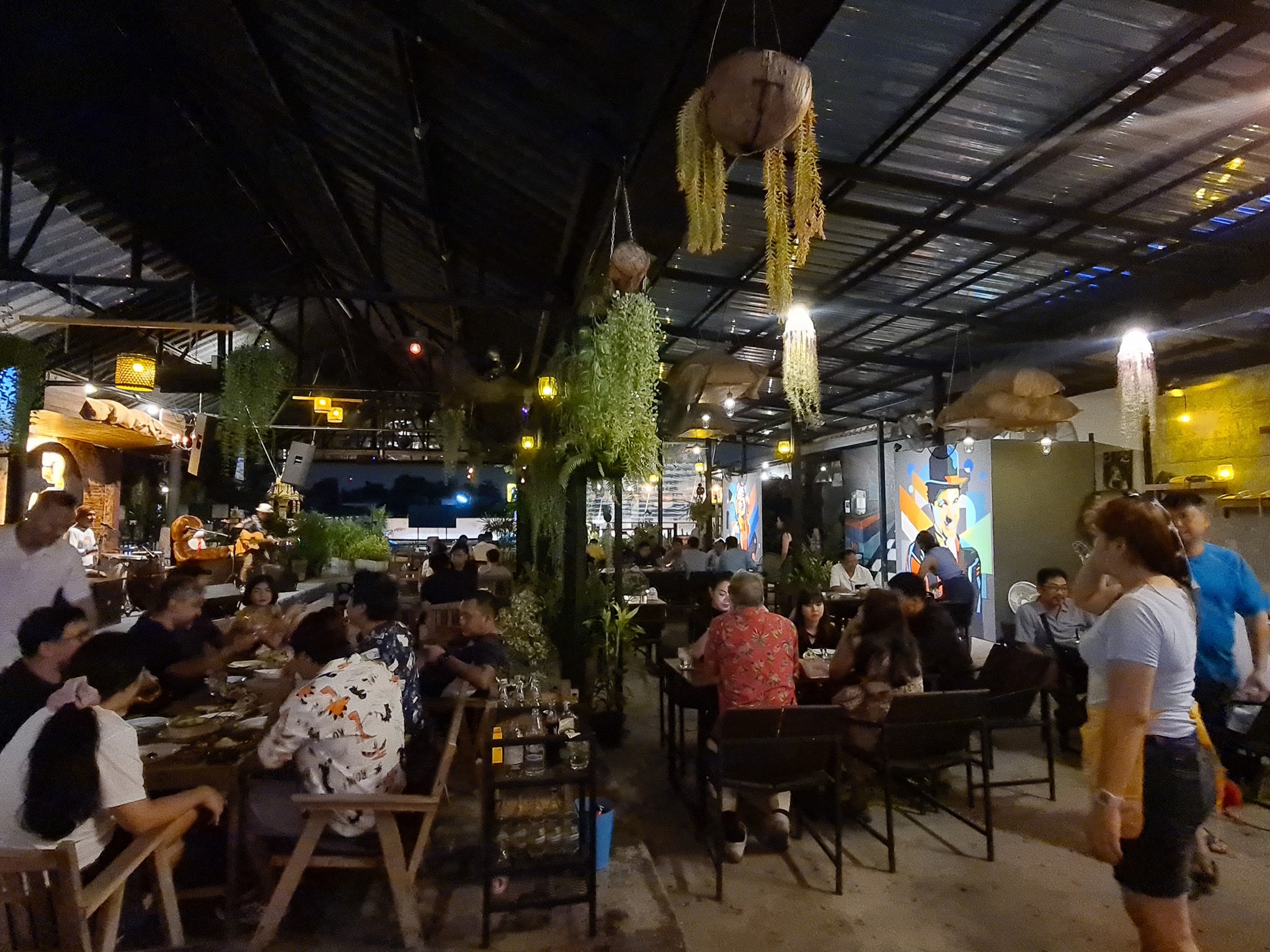 บี โฮม (B Home Bar&Bistro) : กรุงเทพมหานคร (Bangkok)