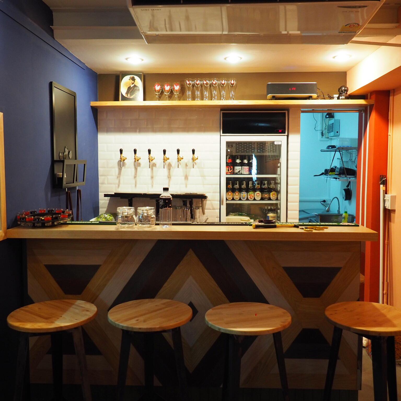 บ็อทเทิลร็อคเก็ต คราฟท์เบียร์บาร์ (Bottle rocket craft beer bar) : กรุงเทพมหานคร (Bangkok)