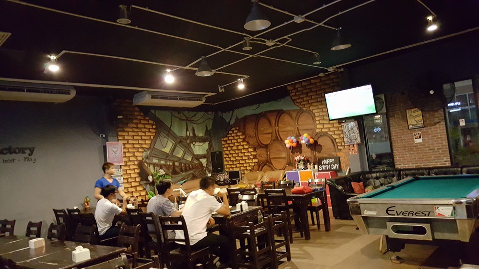 The Factory  Bar & Restaurant (เดอะแฟคทอรี่ บาร์ แอนด์ เรสเตอรองท์) : Bangkok (กรุงเทพมหานคร)