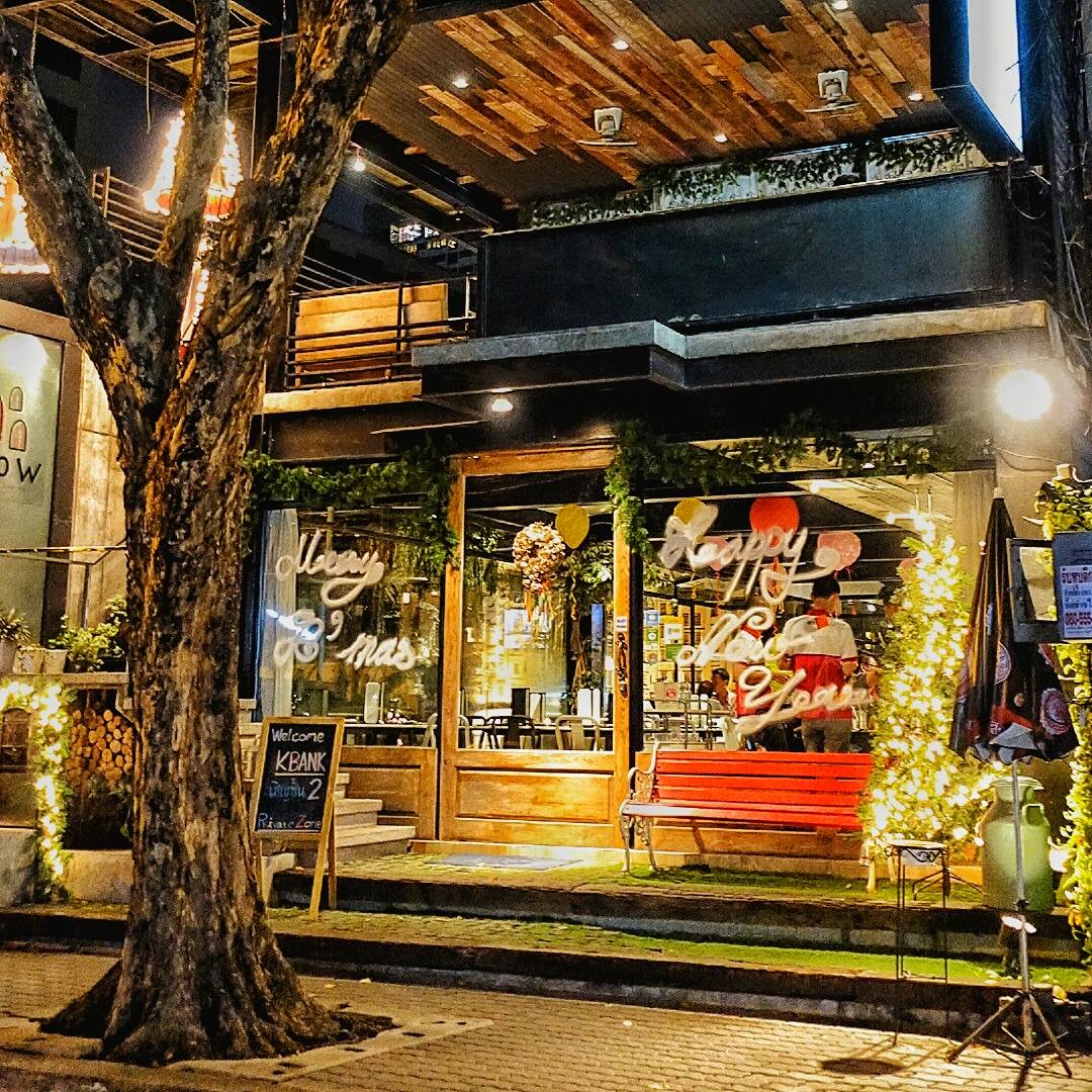 โฟลว์ เรสเตอรองท์ แอนด์ บาร์ (Flow Restaurant and Bar) : กรุงเทพมหานคร (Bangkok)