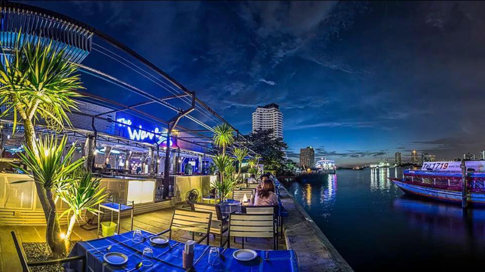 The Wave Thai Restaurant (เดอะ เวฟ ไทย เรสเตอรองท์) : Bangkok (กรุงเทพมหานคร)