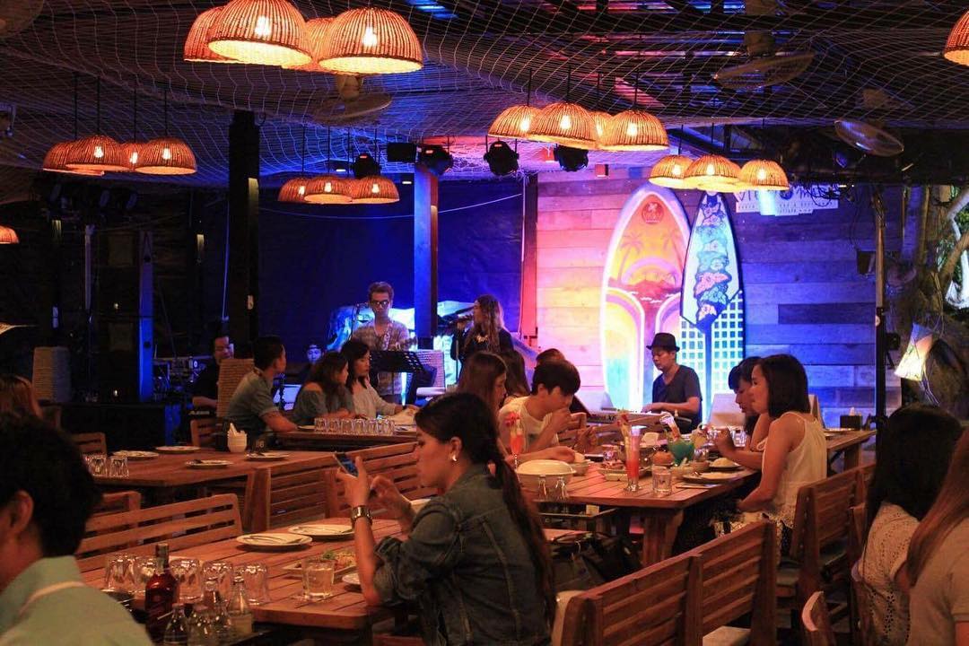 View Mare Beach Front Bar & Restaurant Pattaya (วิวแมเร่ เรสเตอรองค์) : Chon Buri (ชลบุรี)