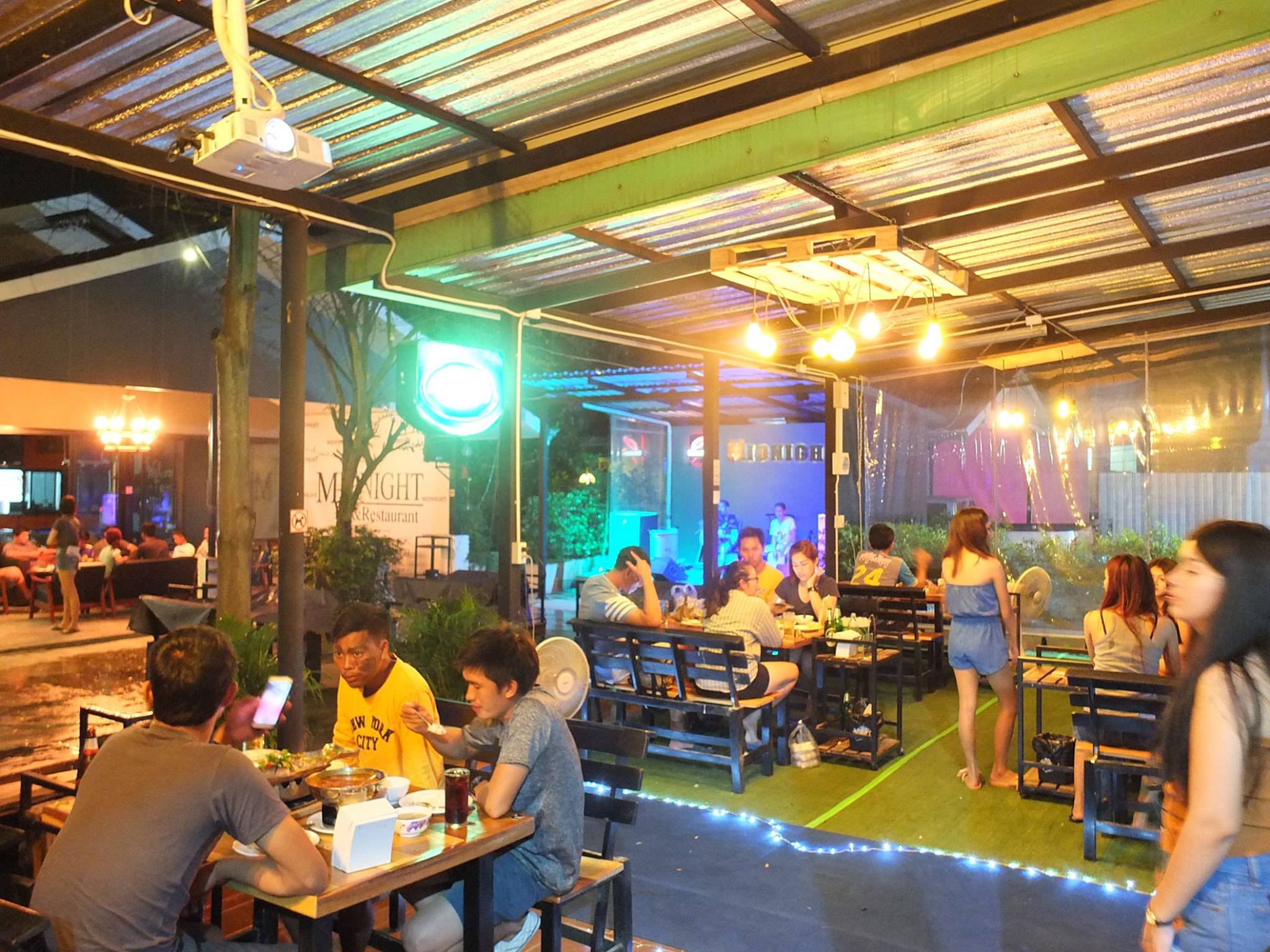 มิดไนท์ บาร์ แอนด์ เรสเตอรองท์ (Midnight Bar&Restaurant) : กาญจนบุรี (Kanchanaburi)