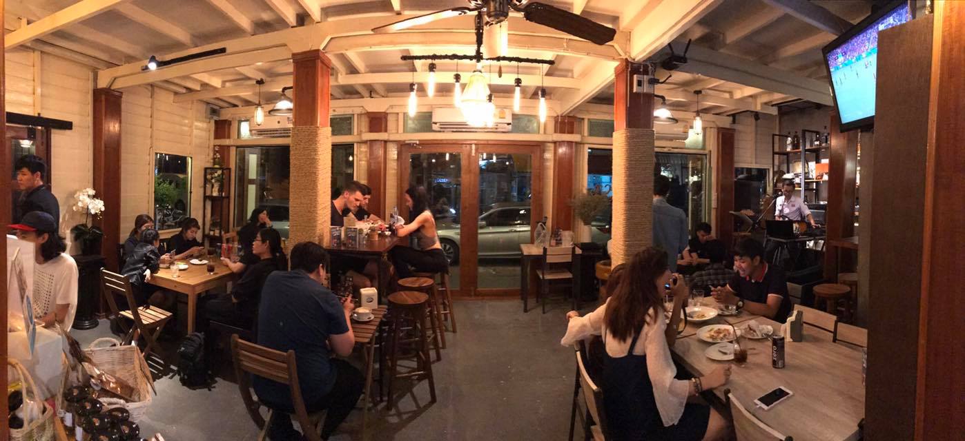 Uncle & Friends : Rustic Cafe Bar (อังเคิล แอนด์ เฟรนด์) : Bangkok (กรุงเทพมหานคร)