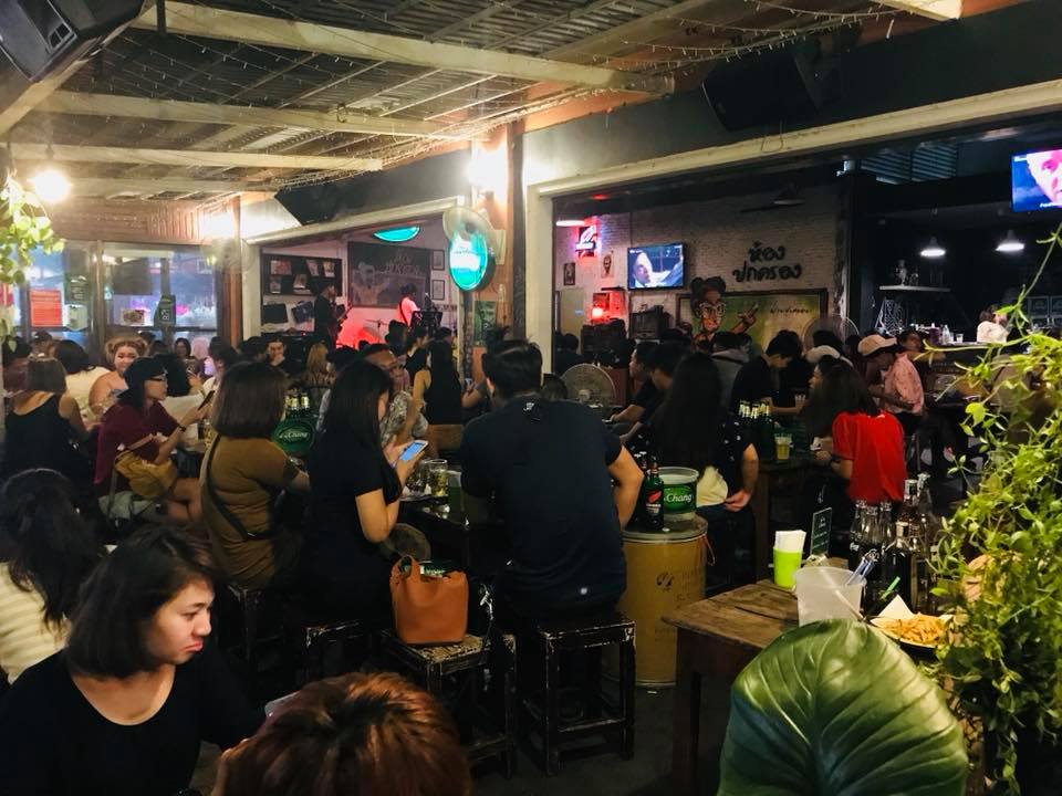 Hong Pok Klong Bar (ห้องปกครอง bar) : Bangkok (กรุงเทพมหานคร)