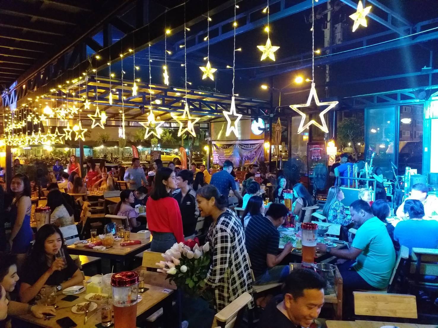 Cool Bar (คูลบาร์ ตัดใหม่-วัชรพล) : Bangkok (กรุงเทพมหานคร)