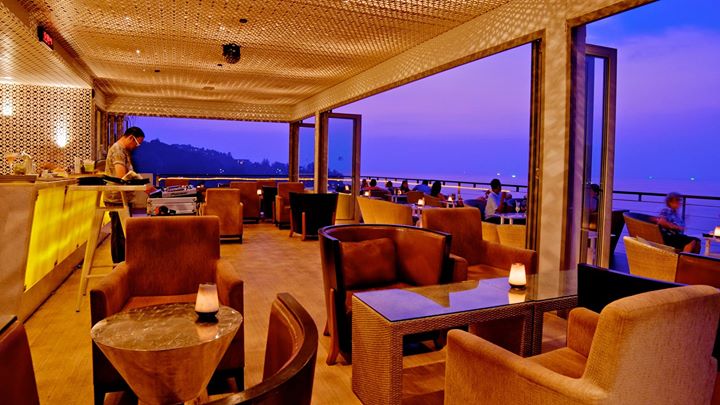 วานิลลา สกาย บาร์ แอนด์ เลาจน์ (Vanilla Sky Bar & Lounge) : ภูเก็ต (Phuket)