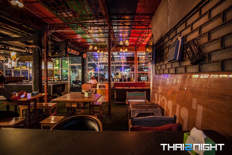 Ladprao sky bar (ลาดพร้าว สกายบาร์ บาย บ้านปู่) : Bangkok (กรุงเทพมหานคร)
