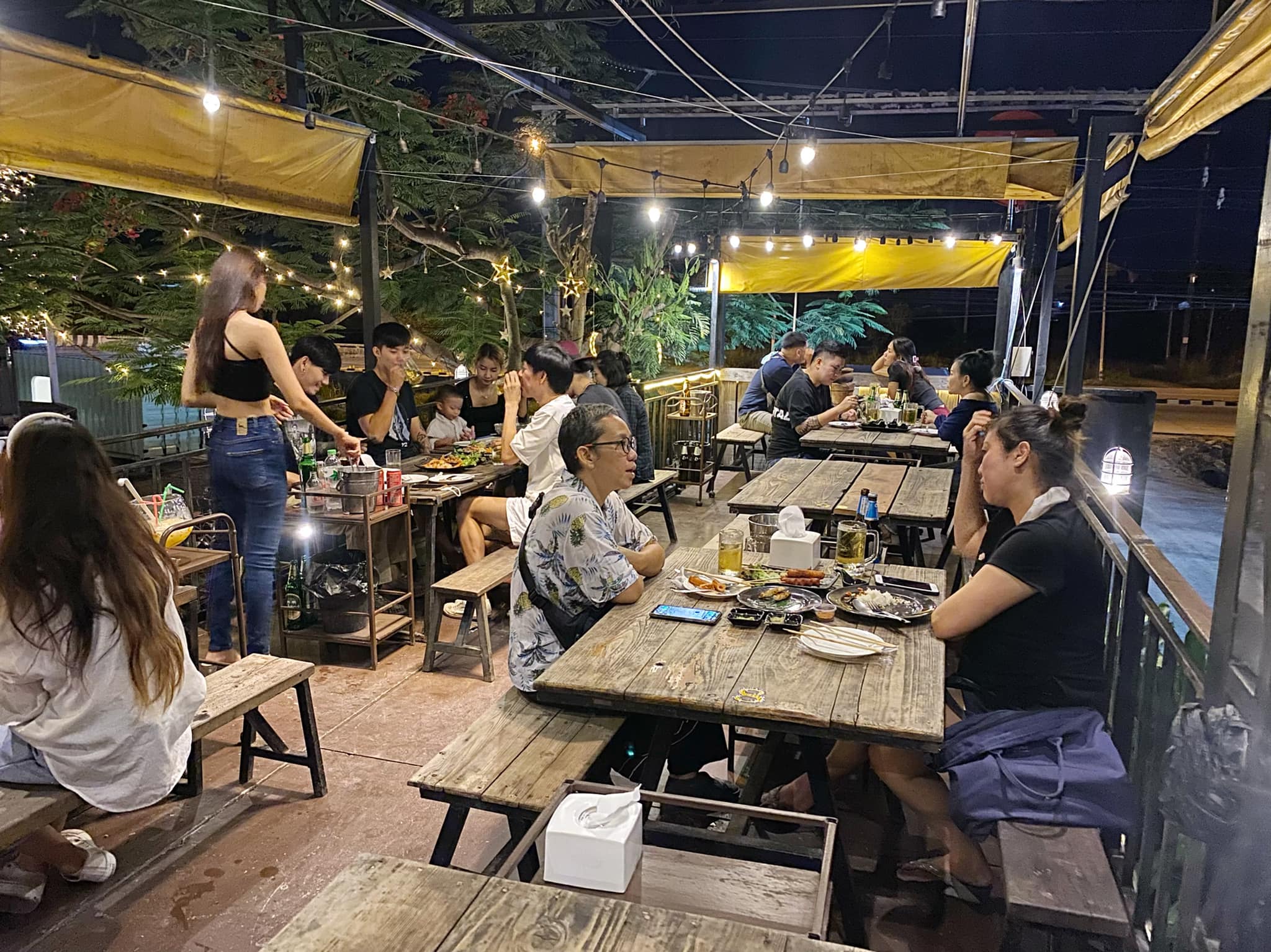 Moonbox Bistro&Bar (Moonbox Bistro&Bar) : เชียงใหม่ (Chiang Mai)