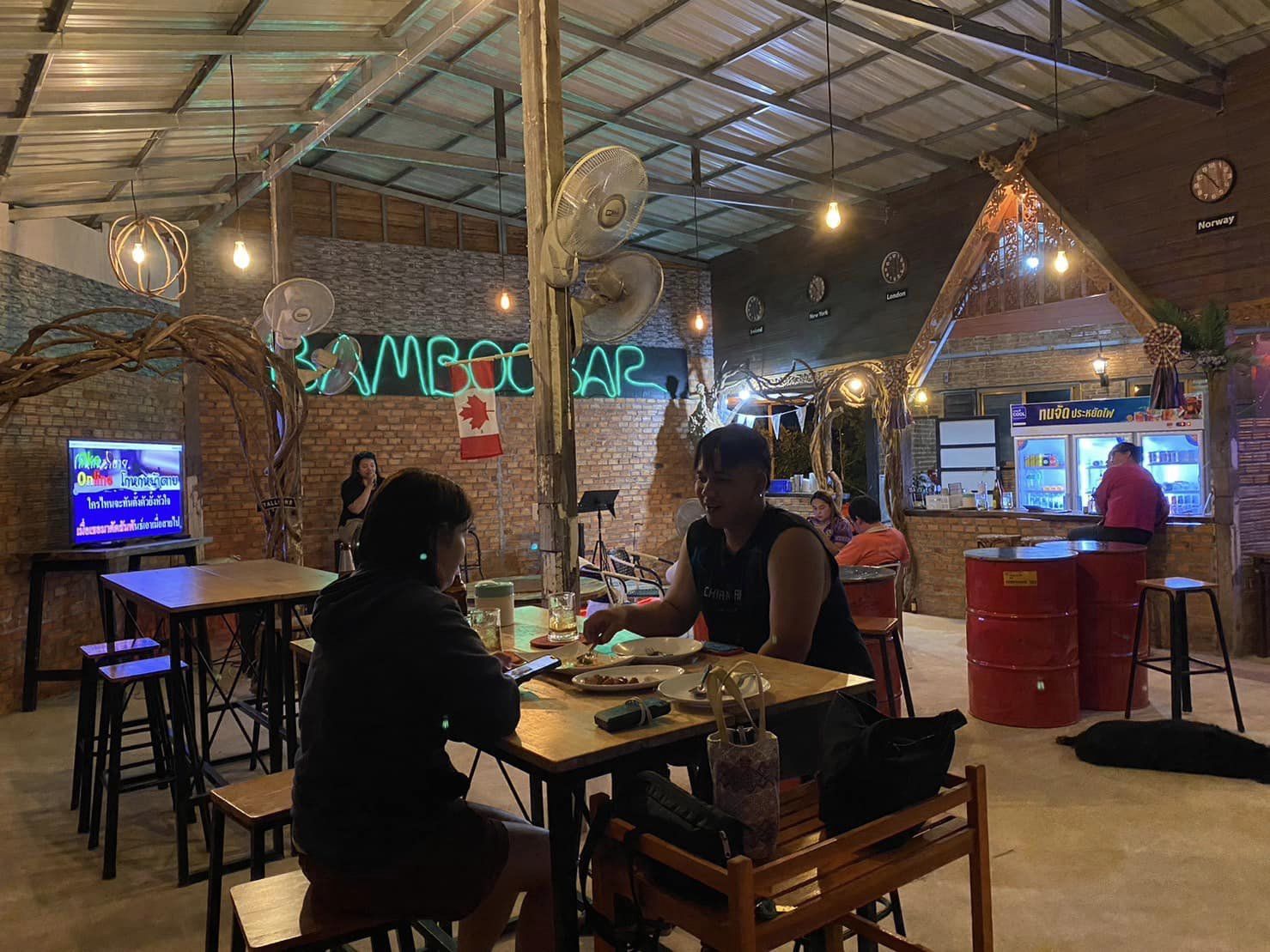 Bamboo bar & คาเฟ่พบพลอย (Bamboo bar & คาเฟ่พบพลอย) : Sakon Nakhon (สกลนคร)