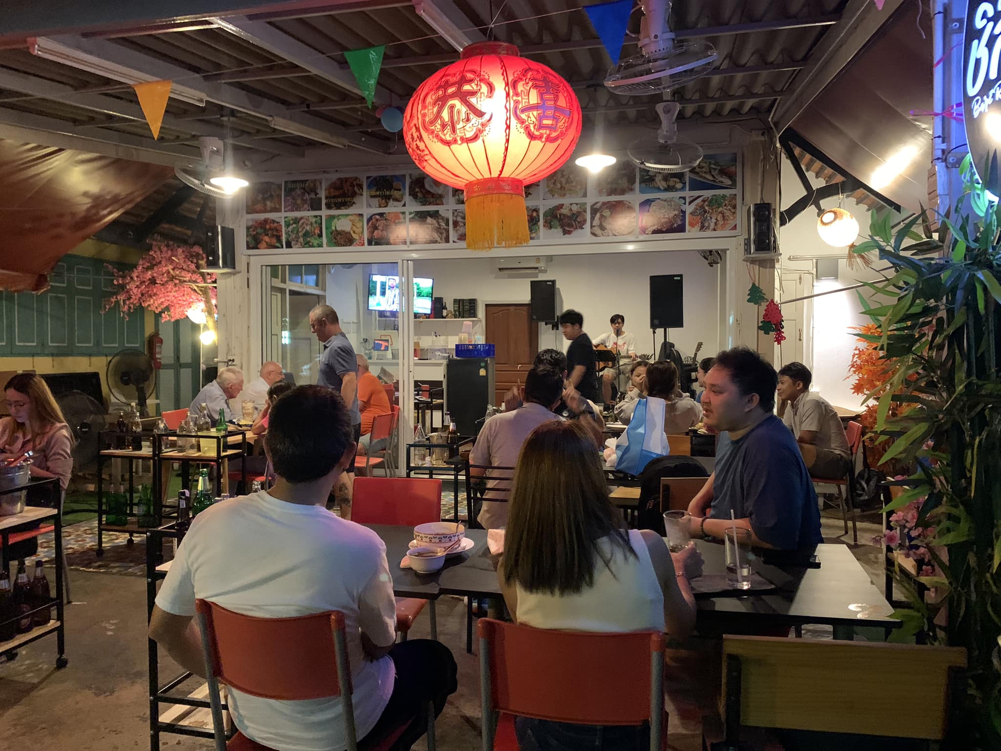 ชิลล์บาร์ & Restaurant (Chill Bar & Restaurant) : กรุงเทพมหานคร (Bangkok)