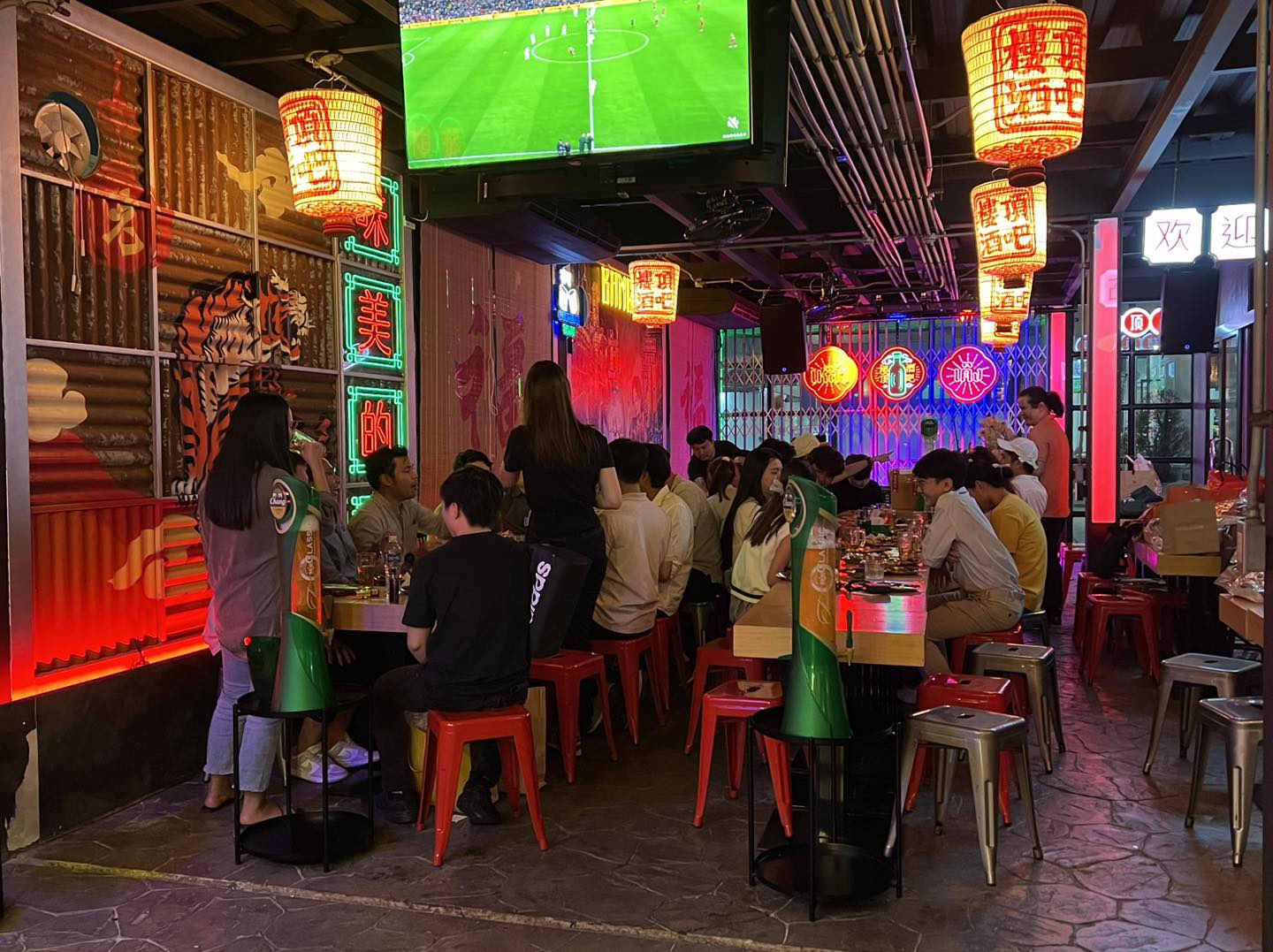 เหล่าเต๊ง บาร์ แอนด์ เรสเทอรองท์ (Laoteng Bar and Restaurant) : กรุงเทพมหานคร (Bangkok)