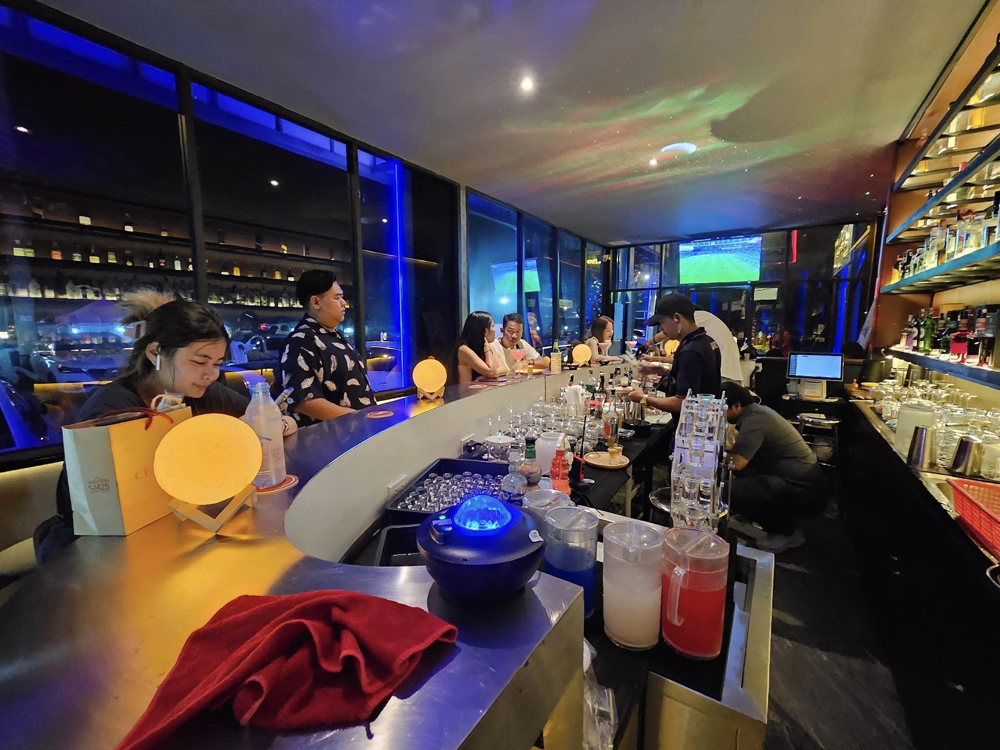 Qirin Bar (Qirin Bar) : กรุงเทพมหานคร (Bangkok)