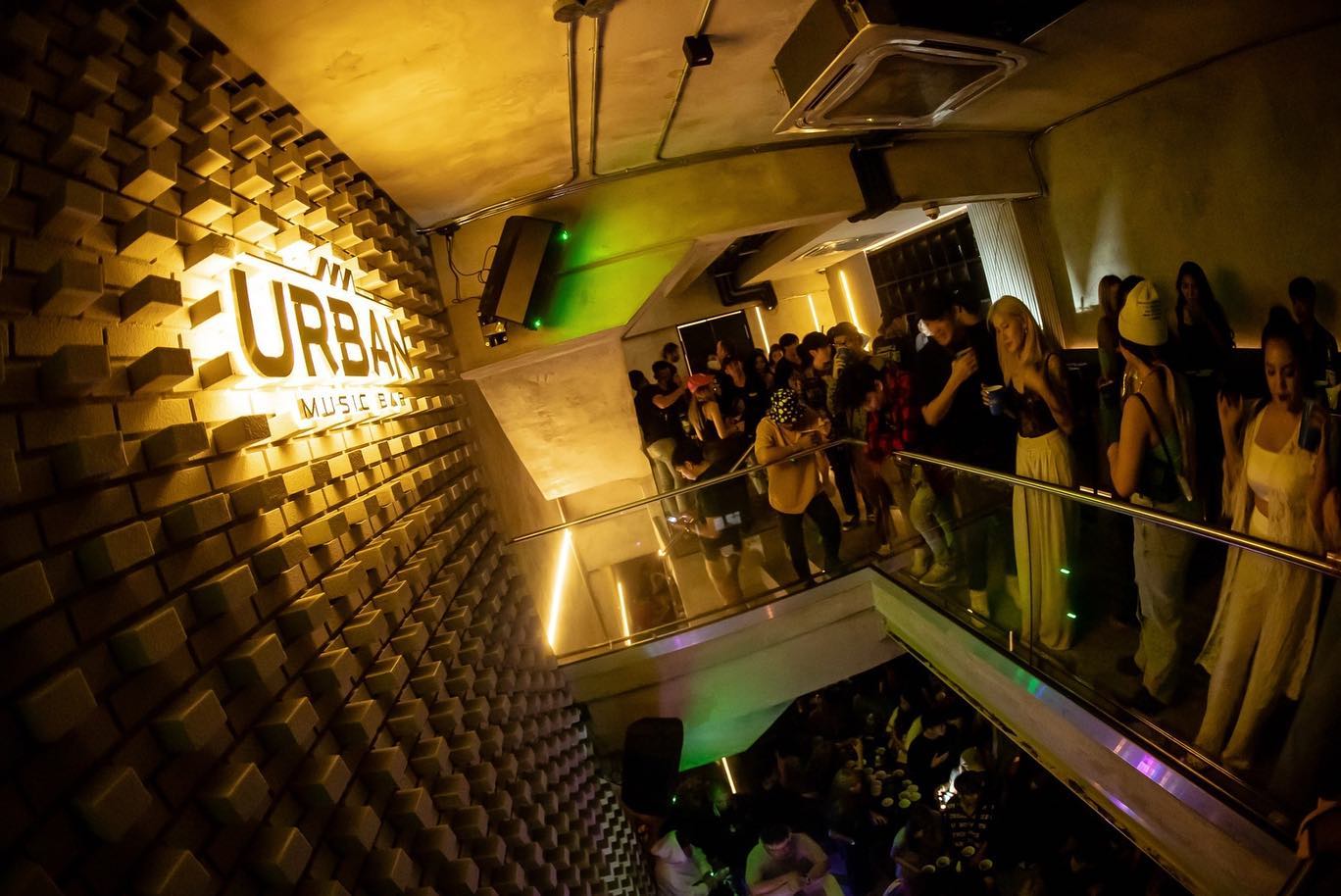 Urban Music Bar (เออร์เบิ้น มิวสิค บาร์) : Bangkok (กรุงเทพมหานคร)