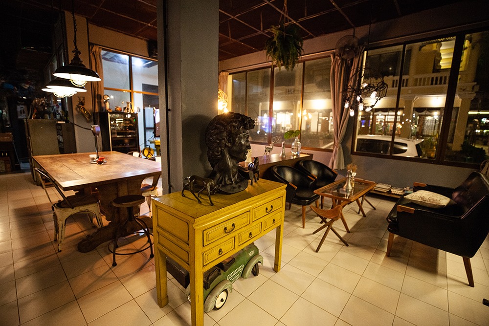 Wolfie's Beach Bar & Restaurant (วูล์ฟฟี่ส์ บีช บาร์ แอนด์ เรสเตอรอง) : Rayong (ระยอง)