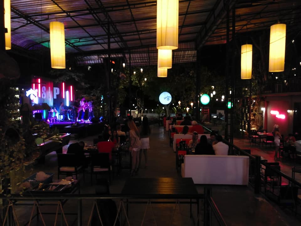 SIP Aholic Bar and Bistro (SIP Aholic Bar and Bistro) : เชียงใหม่ (Chiang Mai)