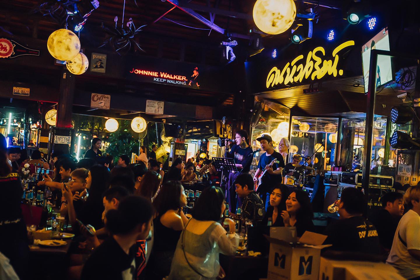 Fullmoon Terrace & Bar (Fullmoon Terrace & Bar) : กรุงเทพมหานคร (Bangkok)