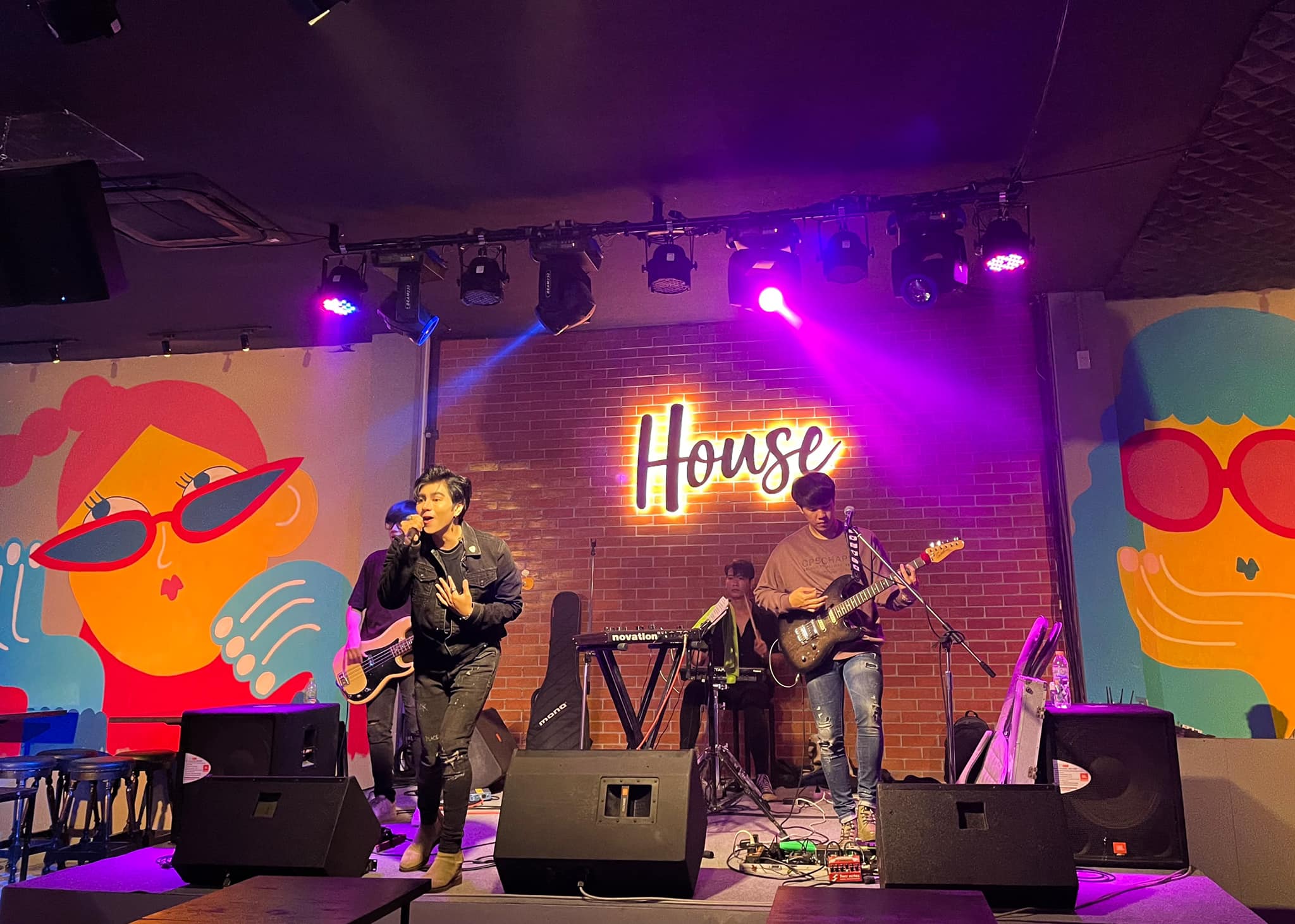 House music bar (House music bar) : Bangkok (กรุงเทพมหานคร)