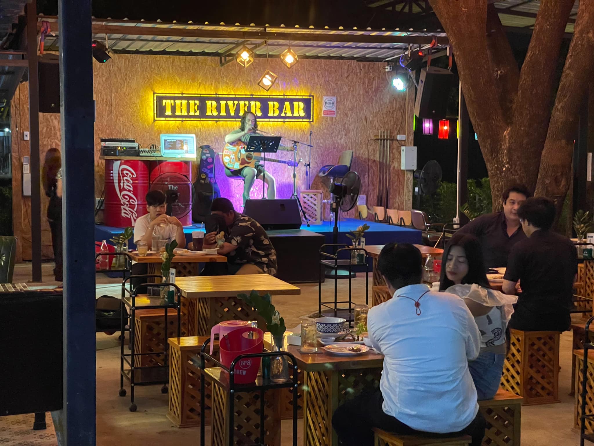 เดอะ ริเวอร์ บาร์ (The River Bar) : เชียงใหม่ (Chiang Mai)