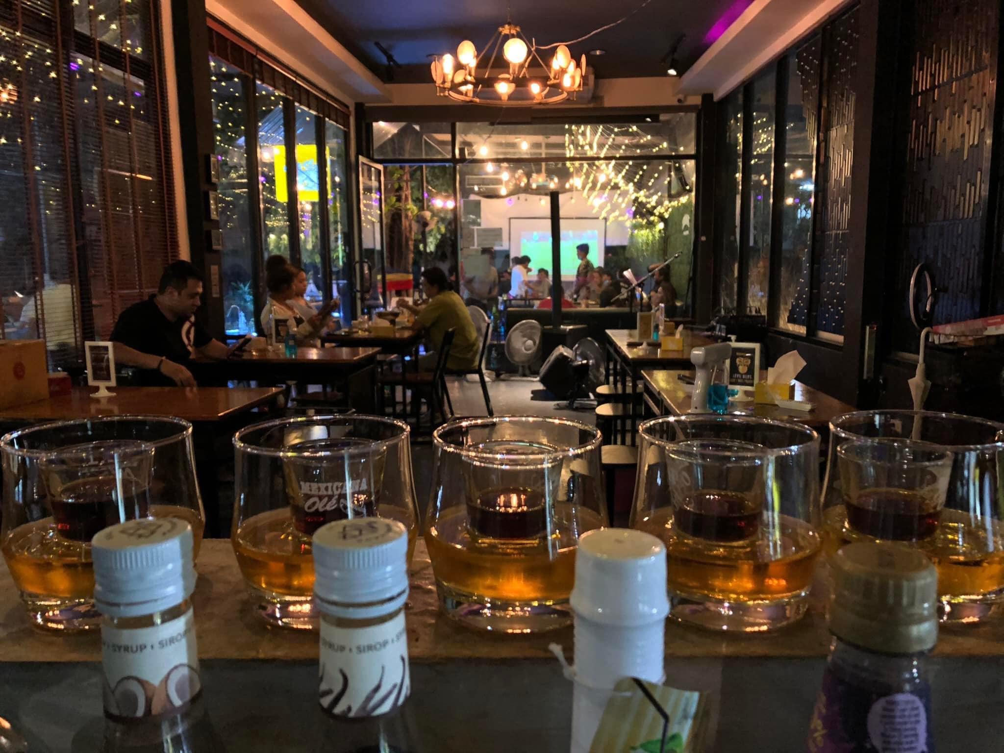 มาเซ Bar&Bistro (Ma-Zhay Bar&Bistro) : กรุงเทพมหานคร (Bangkok)