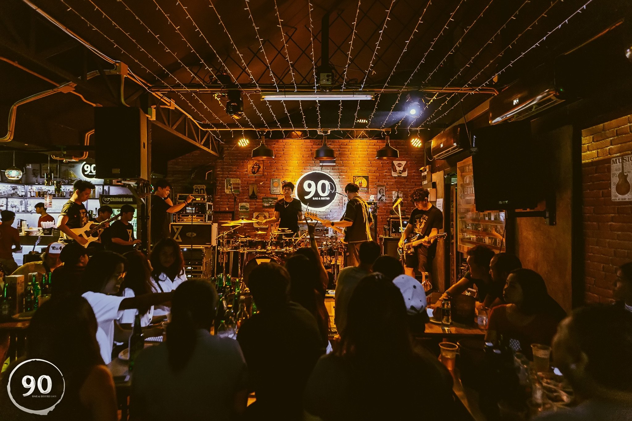 ไนน์ตี้บาร์ ลาดกระบัง (90 Bar & Bistro LKB) : กรุงเทพมหานคร (Bangkok)