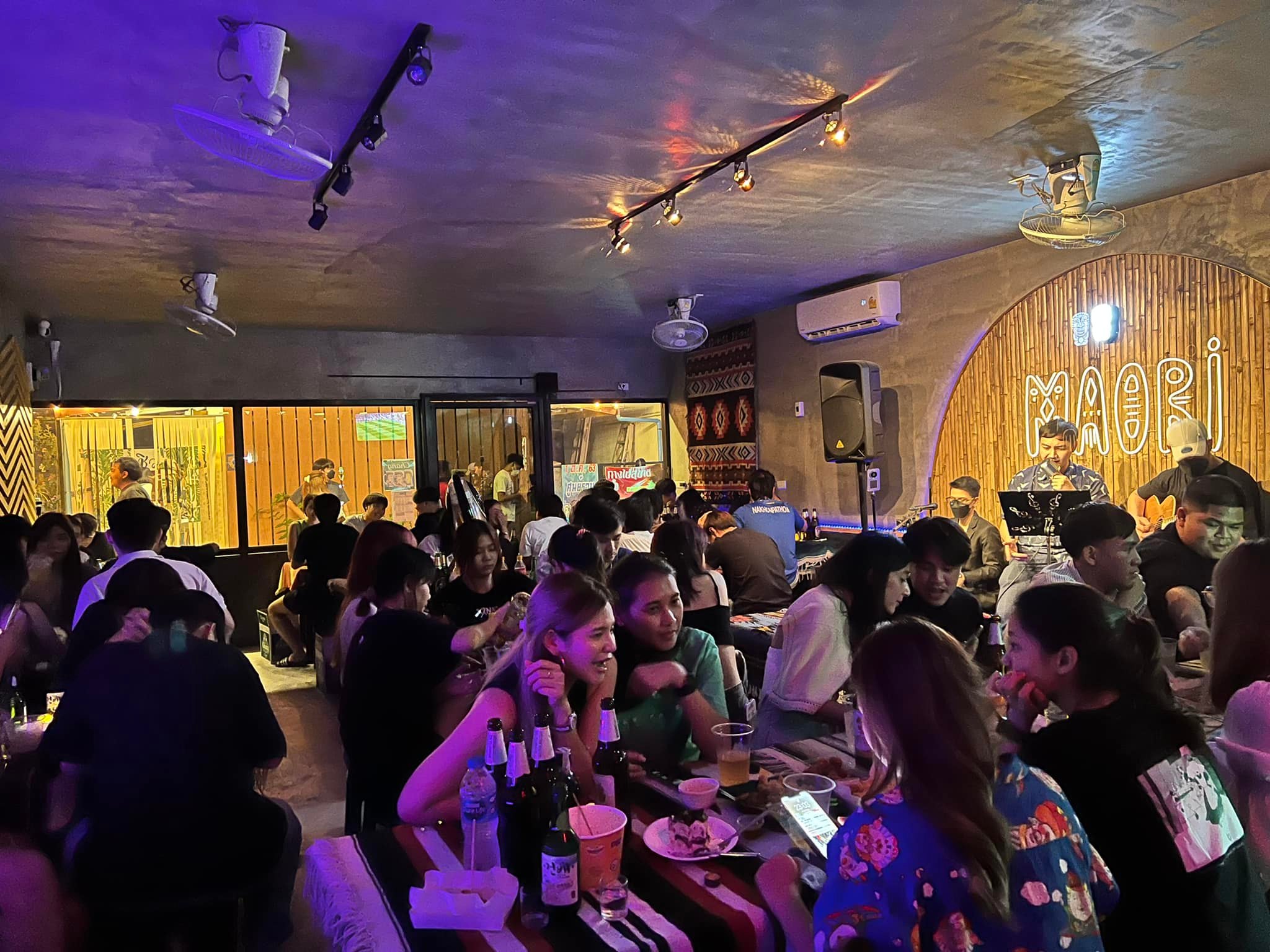 MAORI bar&bistro (MAORI bar&bistro) : Nonthaburi (นนทบุรี)