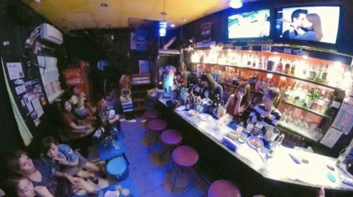 คาราโอเกะ บาร์ วูดบอล ทองหล่อ