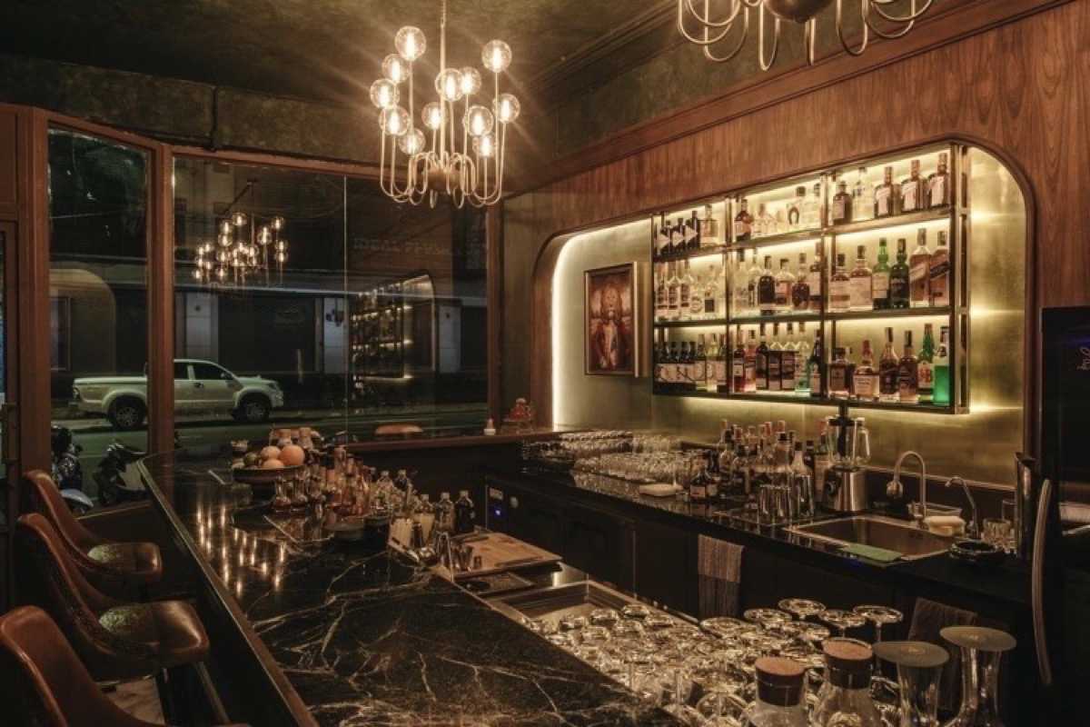 ไลออนส์ เทล บาร์ แอนด์ เรสเทอรองท์ ตรัง