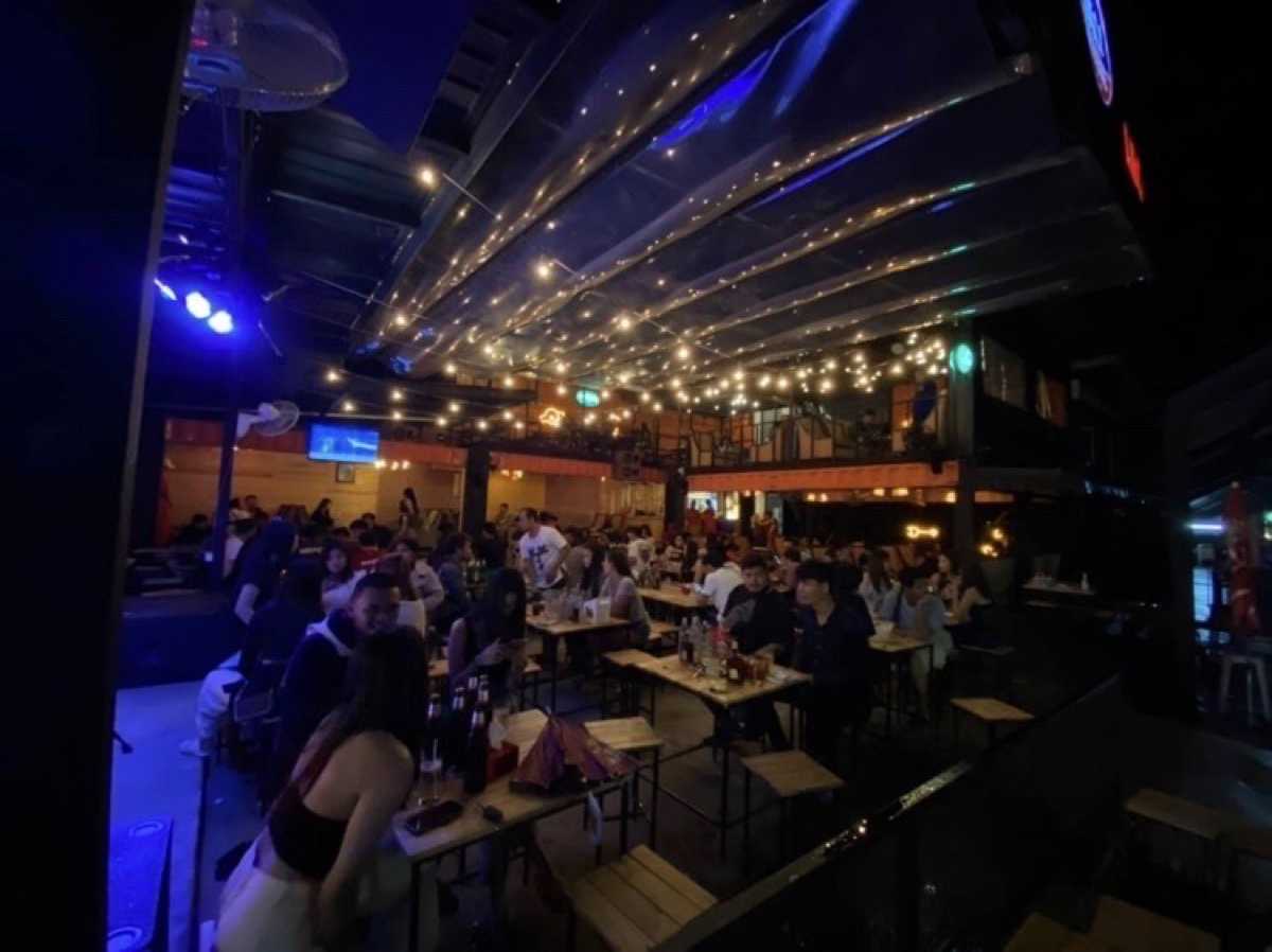 แวร์ บาร์ แอนด์ บิสโทร