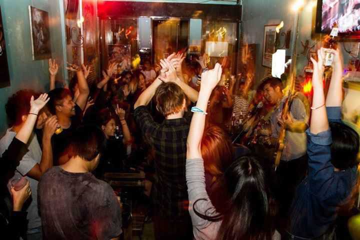 ไลท์ มาย ไฟร์ มิวสิค แอนด์ เรสเทอรองท์