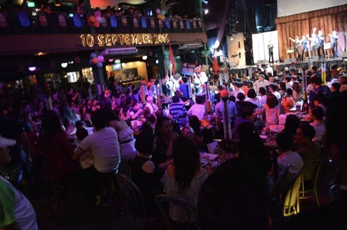 โรงเบียร์เยอรมันตะวันแดง รามอินทรา