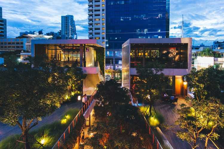 เซเว่นตี้ทู คอร์ทยาร์ด