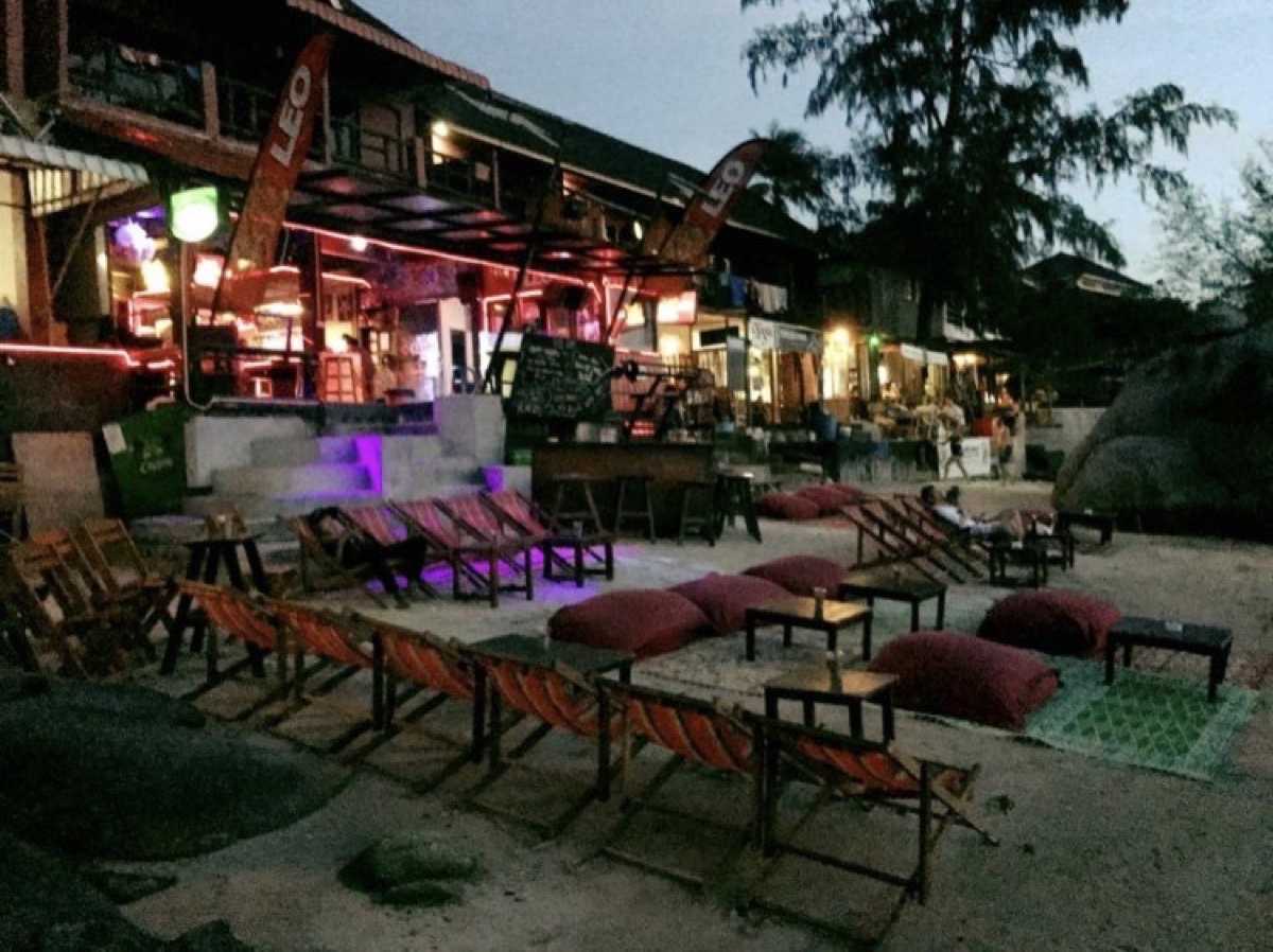 LEO Beach Bar by the Rock