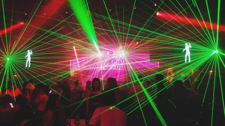 ตำนานชล ผับ แอนด์ เรสเทอรองท์