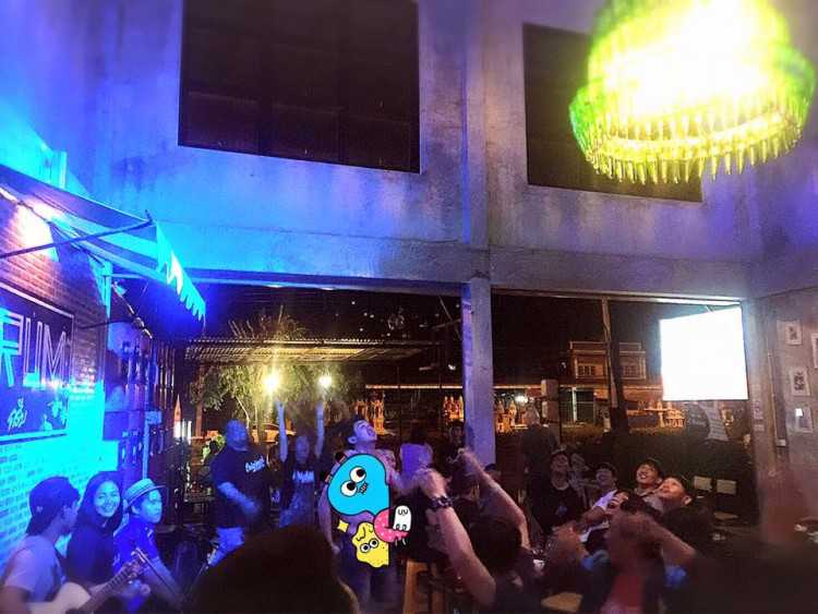 กรึ่ม Krum บาร์&บิสโทร