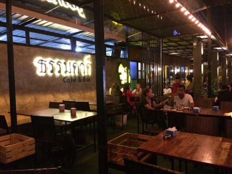 ธรรมดาดี  คาเฟ่' & บาร์