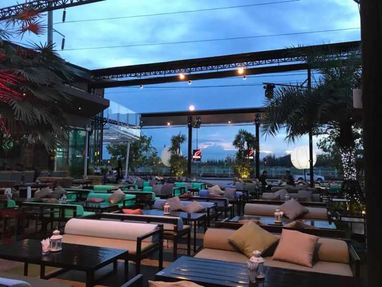 แชร์ บิสโทร แอนด์ บาร์