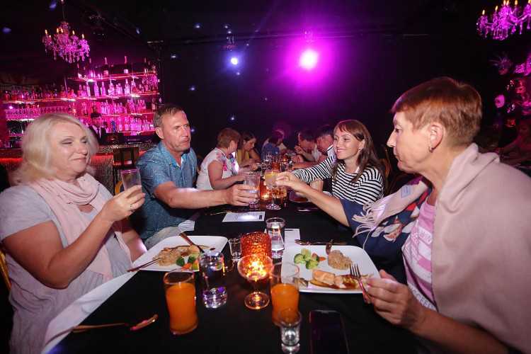 มังกี้ ดีวา ภูเก็ต