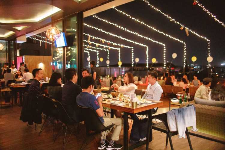 เลเวล ไนน์ รูฟท็อป บาร์