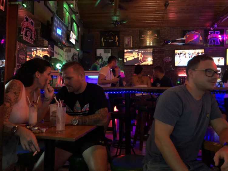 ฮีโร่ส์ บาร์ ภูเก็ต