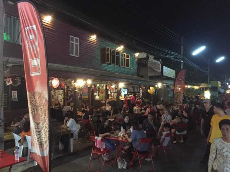 หนุ่ม เกสต์เฮาส์ เรสเทอรองท์ ลพบุรี