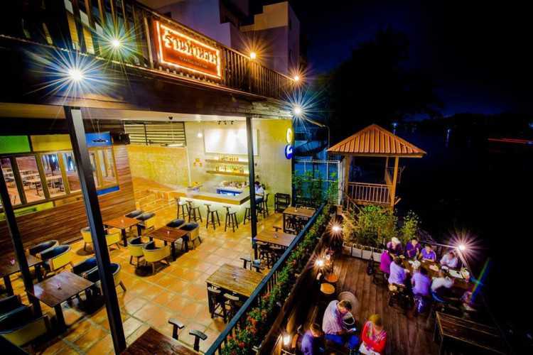 ท่าหลวง ริเวอร์ไซด์ บาร์ แอนด์ อีทติ้ง เพลส