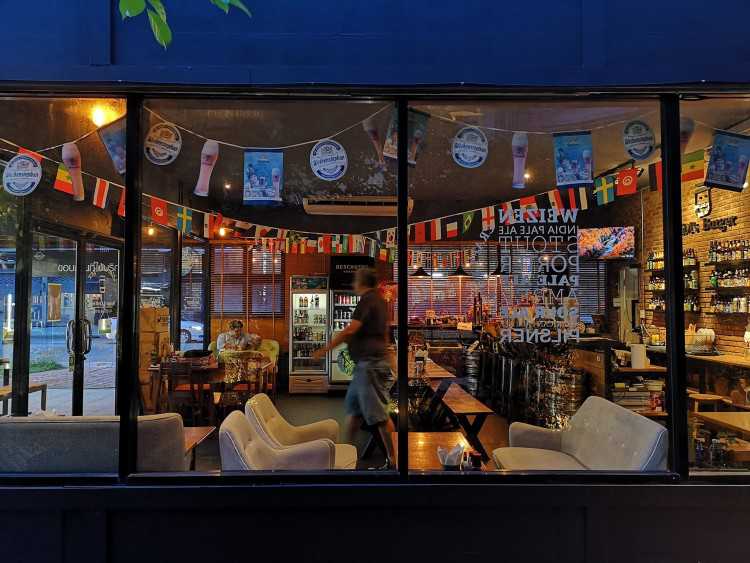 JIM s Burgers & Beers Watcharaphol